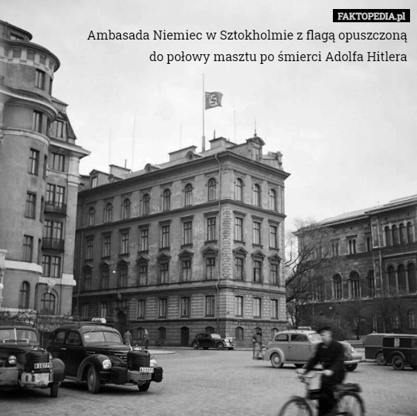 Ambasada Niemiec w Sztokholmie z flagą opuszczoną do połowy masztu po śmierci Adolfa Hitlera 