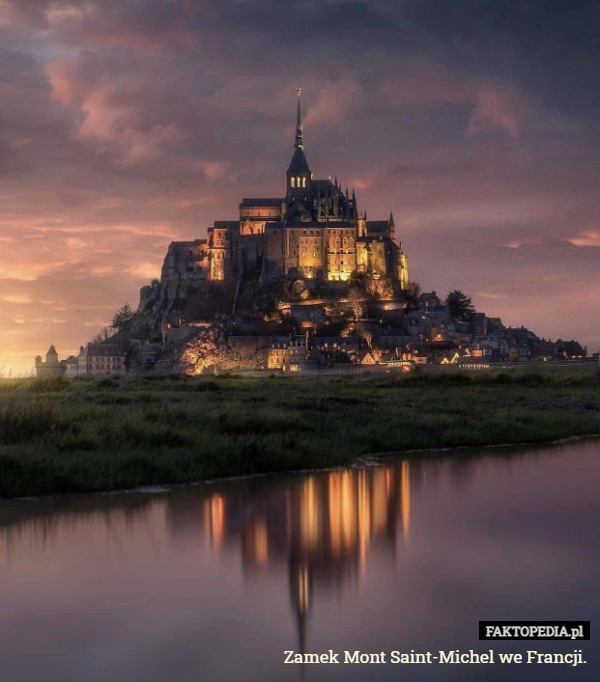 Zamek Mont Saint-Michel we Francji. 