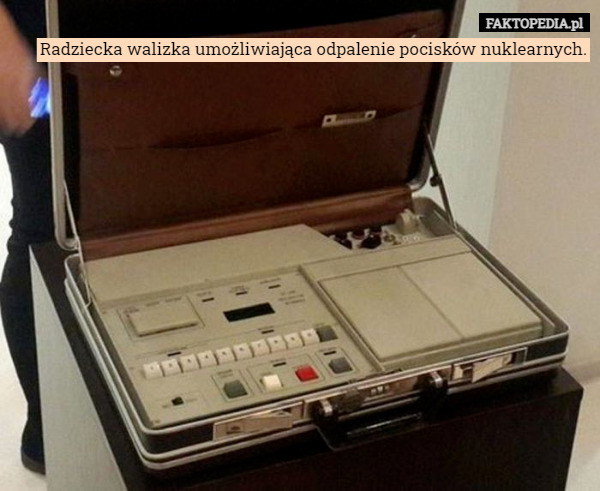 Radziecka walizka umożliwiająca odpalenie pocisków nuklearnych. 