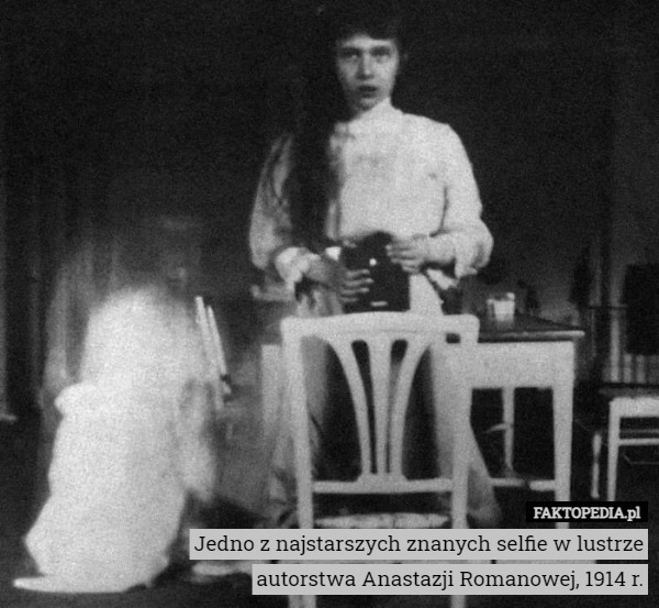 Jedno z najstarszych znanych selfie w lustrze autorstwa Anastazji Romanowej, 1914 r. 