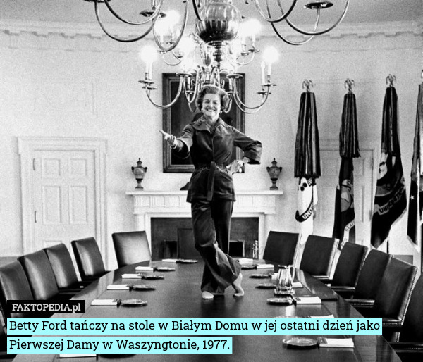 Betty Ford tańczy na stole w Białym Domu w jej ostatni dzień jako Pierwszej Damy w Waszyngtonie, 1977. 