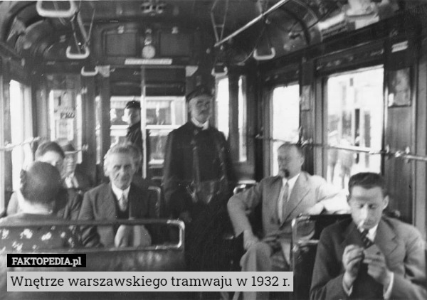 Wnętrze warszawskiego tramwaju w 1932 r. 