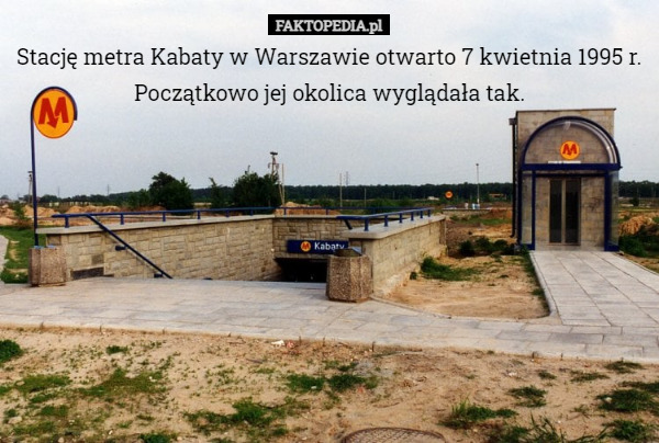 Stację metra Kabaty w Warszawie otwarto 7 kwietnia 1995 r. Początkowo jej okolica wyglądała tak. 