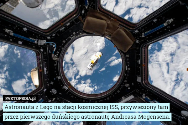 Astronauta z Lego na stacji kosmicznej ISS, przywieziony tam przez pierwszego duńskiego astronautę Andreasa Mogensena. 