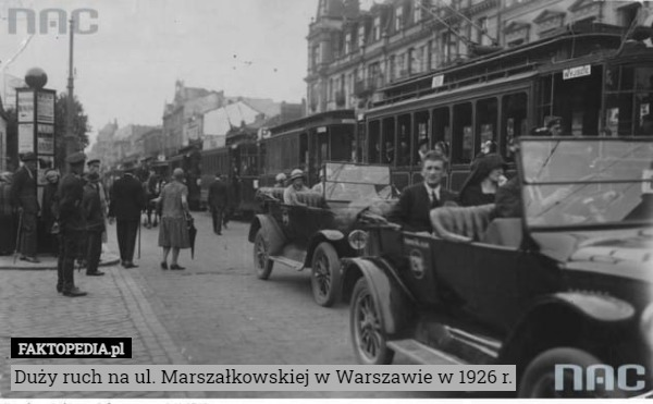 Duży ruch na ul. Marszałkowskiej w Warszawie w 1926 r. 