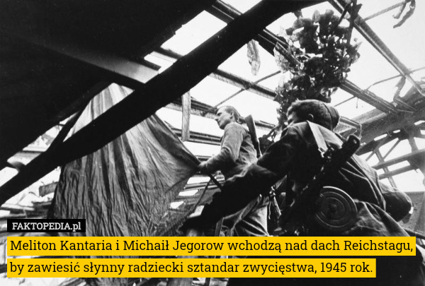 Meliton Kantaria i Michaił Jegorow wchodzą nad dach Reichstagu, by zawiesić słynny radziecki sztandar zwycięstwa, 1945 rok. 