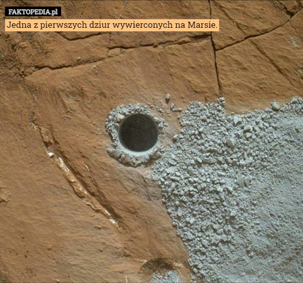 Jedna z pierwszych dziur wywierconych na Marsie. 