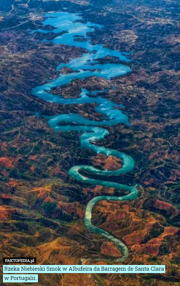 Rzeka Niebieski Smok w Albufeira da Barragem de Santa Clara
w Portugalii. 