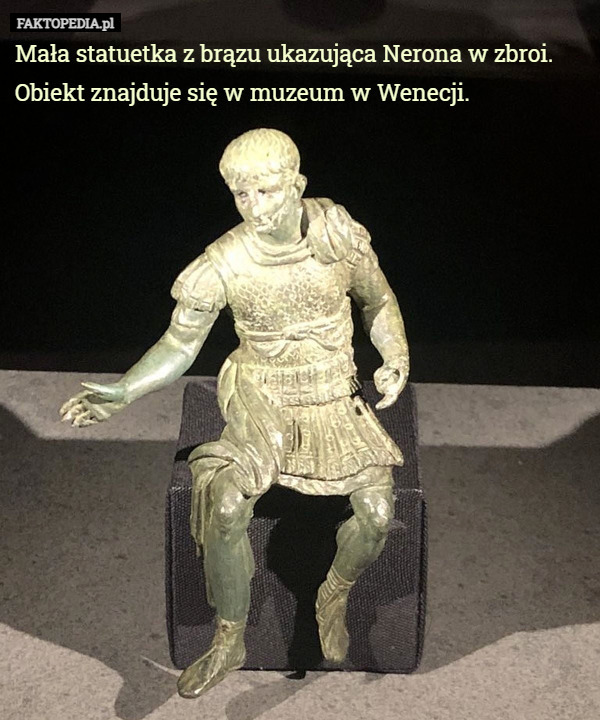Mała statuetka z brązu ukazująca Nerona w zbroi. Obiekt znajduje się w muzeum w Wenecji. 