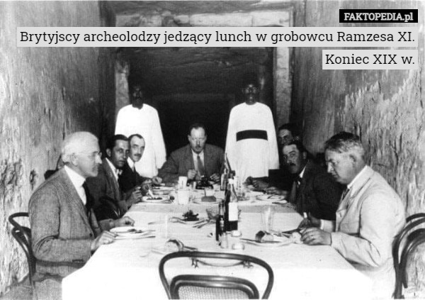 Brytyjscy archeolodzy jedzący lunch w grobowcu Ramzesa XI.
Koniec XIX w. 