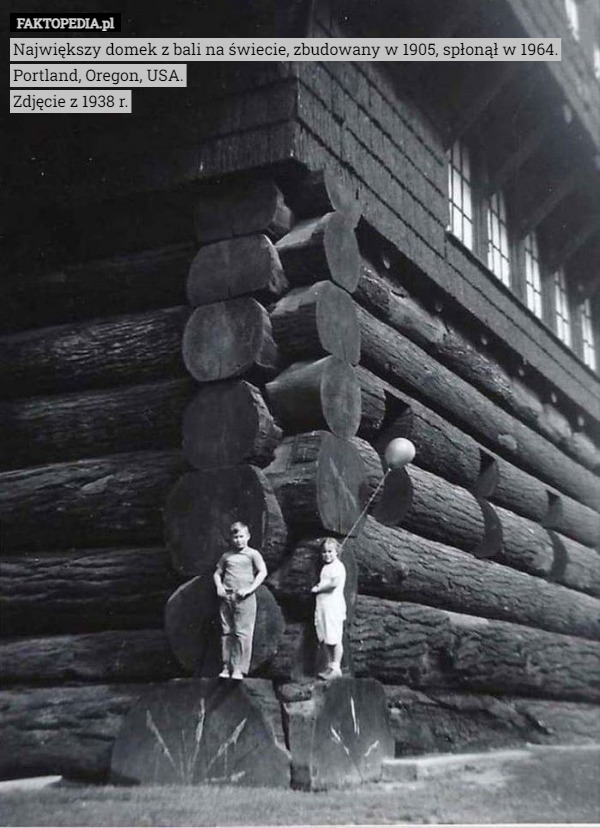 Największy domek z bali na świecie, zbudowany w 1905, spłonął w 1964.
Portland, Oregon, USA.
Zdjęcie z 1938 r. 
