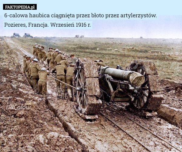 6-calowa haubica ciągnięta przez błoto przez artylerzystów.
Pozieres, Francja. Wrzesień 1916 r. 
