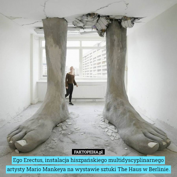 Ego Erectus, instalacja hiszpańskiego multidyscyplinarnego artysty Mario Mankeya na wystawie sztuki The Haus w Berlinie. 