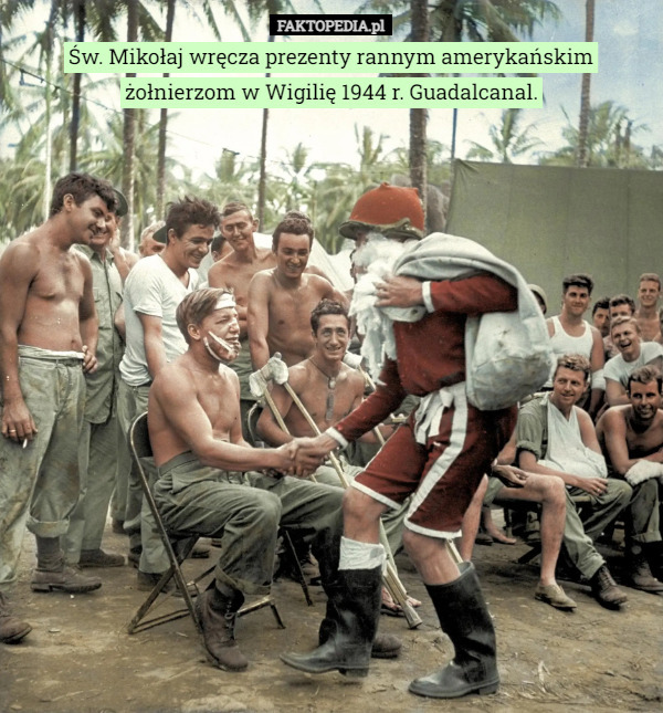 Św. Mikołaj wręcza prezenty rannym amerykańskim żołnierzom w Wigilię 1944 r. Guadalcanal. 
