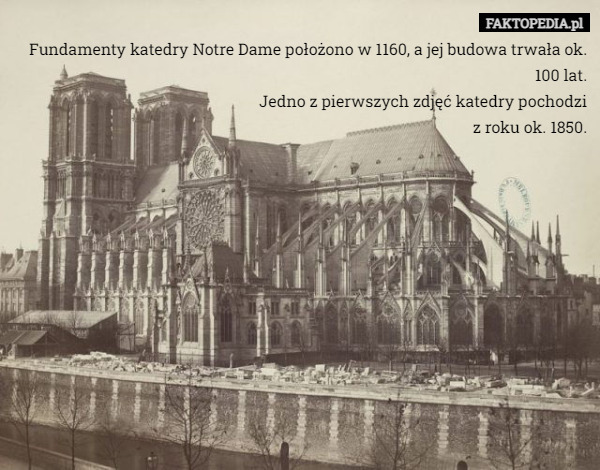 Fundamenty katedry Notre Dame położono w 1160, a jej budowa trwała ok. 100 lat.
Jedno z pierwszych zdjęć katedry pochodzi
z roku ok. 1850. 