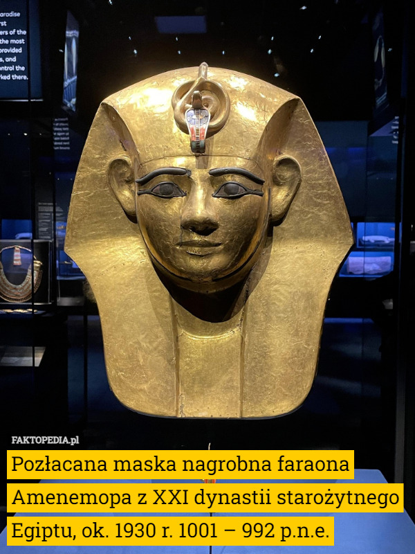 Pozłacana maska ​​nagrobna faraona Amenemopa z XXI dynastii starożytnego Egiptu, ok. 1930 r. 1001 – 992 p.n.e. 