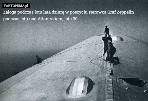 Załoga podczas lotu łata dziurę w poszyciu sterowca Graf Zeppelin podczas lotu nad Atlantykiem, lata 30. 