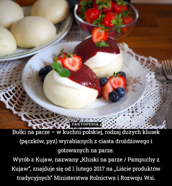 Bułki na parze – w kuchni polskiej, rodzaj dużych klusek (pączków, pyz) wyrabianych z ciasta drożdżowego i gotowanych na parze.
Wyrób z Kujaw, nazwany „Kluski na parze / Pampuchy z Kujaw”, znajduje się od 1 lutego 2017 na „Liście produktów tradycyjnych” Ministerstwa Rolnictwa i Rozwoju Wsi. 