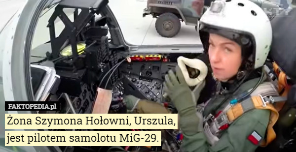 Żona Szymona Hołowni, Urszula, jest pilotem samolotu MiG-29. 
