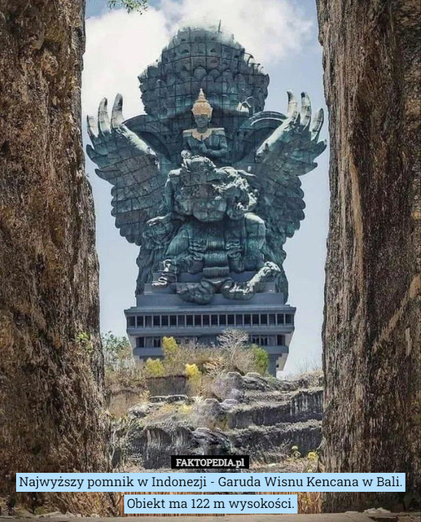 Najwyższy pomnik w Indonezji - Garuda Wisnu Kencana w Bali.
Obiekt ma 122 m wysokości. 
