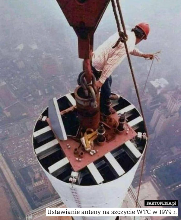 Ustawianie anteny na szczycie WTC w 1979 r. 