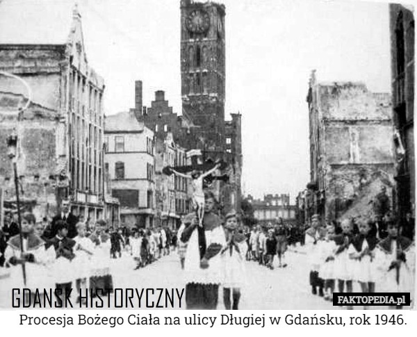 Procesja Bożego Ciała na ulicy Długiej w Gdańsku, rok 1946. 