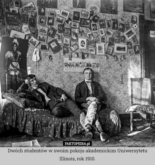 Dwóch studentów w swoim pokoju akademickim Uniwersytetu Illinois, rok 1910. 