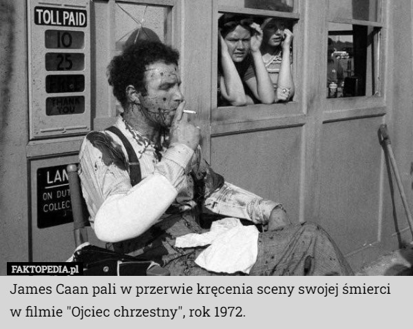James Caan pali w przerwie kręcenia sceny swojej śmierci w filmie "Ojciec chrzestny", rok 1972. 