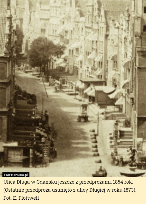 Ulica Długa w Gdańsku jeszcze z przedprożami, 1854 rok.
(Ostatnie przedproża usunięto z ulicy Długiej w roku 1873).
Fot. E. Flottwell 