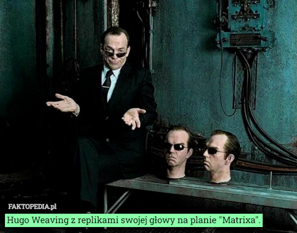 Hugo Weaving z replikami swojej głowy na planie "Matrixa". 