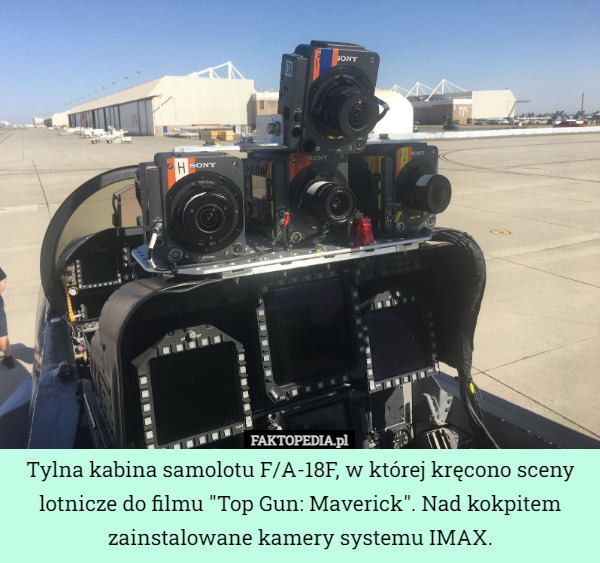 Tylna kabina samolotu F/A-18F, w której kręcono sceny lotnicze do filmu "Top Gun: Maverick". Nad kokpitem zainstalowane kamery systemu IMAX. 
