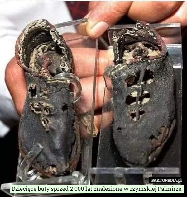 Dziecięce buty sprzed 2 000 lat znalezione w rzymskiej Palmirze. 