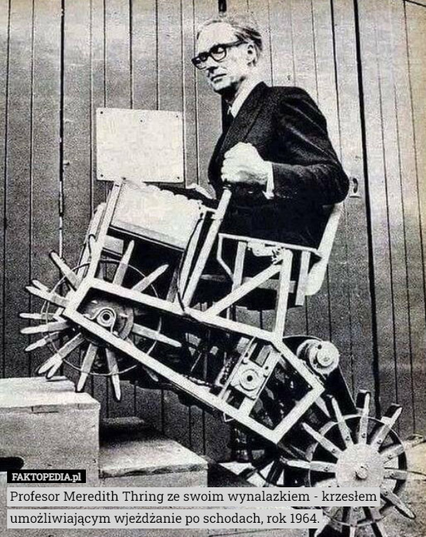 Profesor Meredith Thring ze swoim wynalazkiem - krzesłem umożliwiającym wjeżdżanie po schodach, rok 1964. 