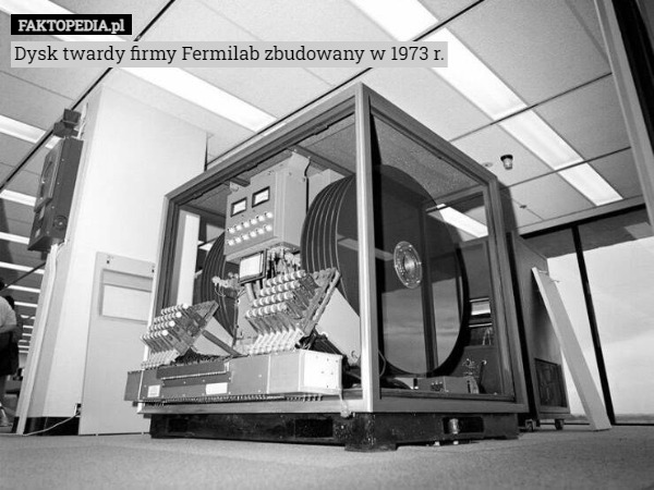 Dysk twardy firmy Fermilab zbudowany w 1973 r. 