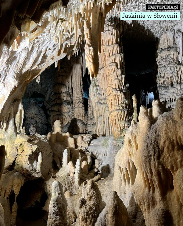 Jaskinia w Słowenii. 