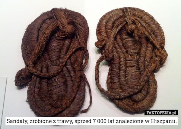 Sandały, zrobione z trawy, sprzed 7 000 lat znalezione w Hiszpanii. 
