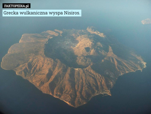 Grecka wulkaniczna wyspa Nisiros. 