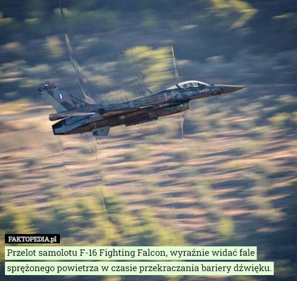 Przelot samolotu F-16 Fighting Falcon, wyraźnie widać fale sprężonego powietrza w czasie przekraczania bariery dźwięku. 