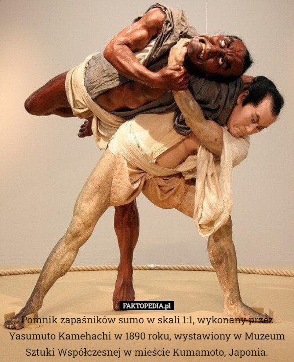 Pomnik zapaśników sumo w skali 1:1, wykonany przez Yasumuto Kamehachi w 1890 roku, wystawiony w Muzeum Sztuki Współczesnej w mieście Kumamoto, Japonia. 