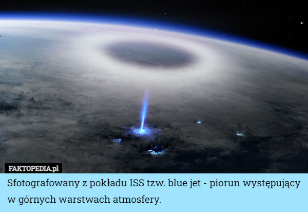 Sfotografowany z pokładu ISS tzw. blue jet - piorun występujący w górnych warstwach atmosfery. 