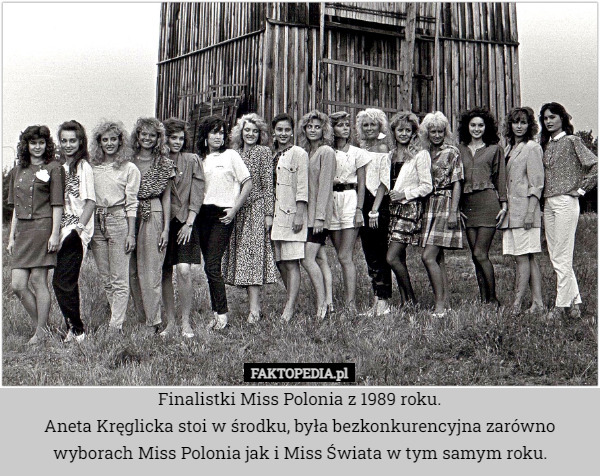 Finalistki Miss Polonia z 1989 roku.
Aneta Kręglicka stoi w środku, była bezkonkurencyjna zarówno wyborach Miss Polonia jak i Miss Świata w tym samym roku. 