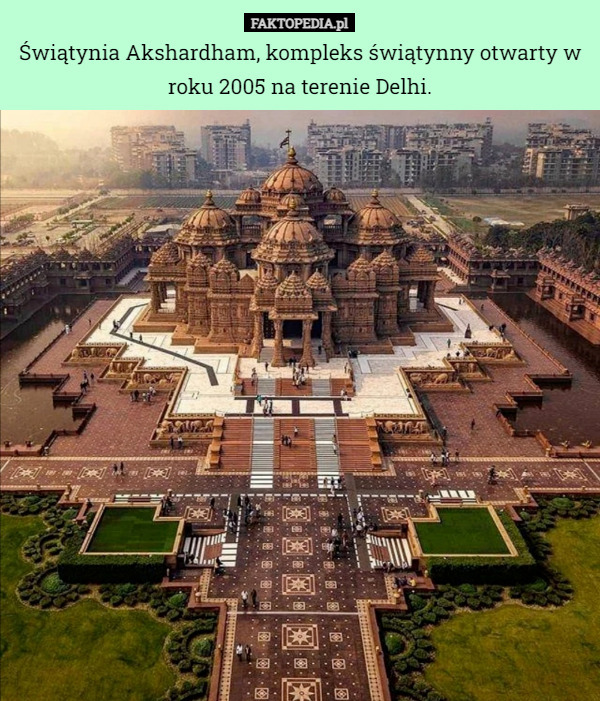Świątynia Akshardham, kompleks świątynny otwarty w roku 2005 na terenie Delhi. 