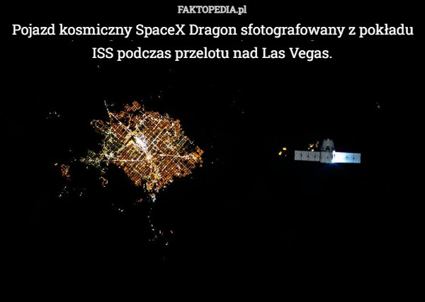 Pojazd kosmiczny SpaceX Dragon sfotografowany z pokładu ISS podczas przelotu nad Las Vegas. 
