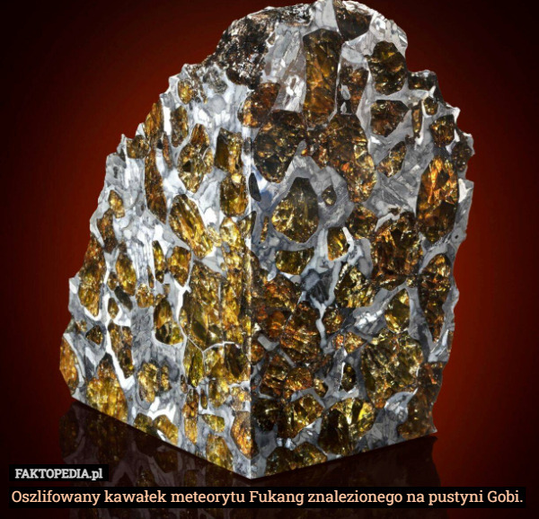 Oszlifowany kawałek meteorytu Fukang znalezionego na pustyni Gobi. 