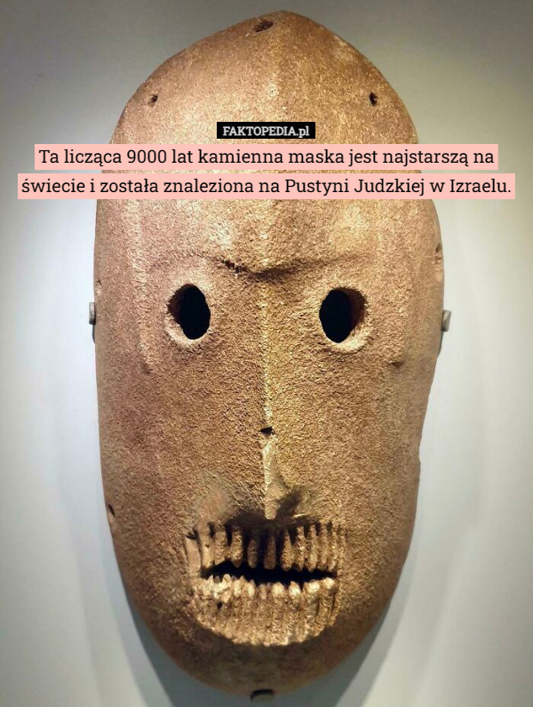 Ta licząca 9000 lat kamienna maska jest najstarszą na świecie i została znaleziona na Pustyni Judzkiej w Izraelu. 