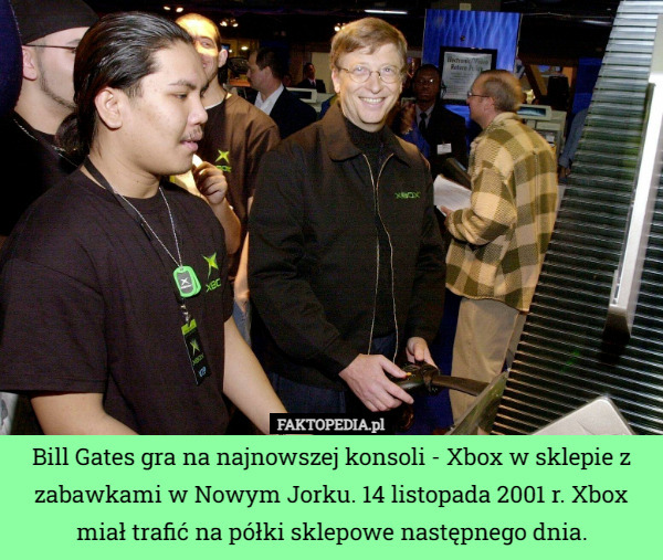 Bill Gates gra na najnowszej konsoli - Xbox w sklepie z zabawkami w Nowym Jorku. 14 listopada 2001 r. Xbox miał trafić na półki sklepowe następnego dnia. 