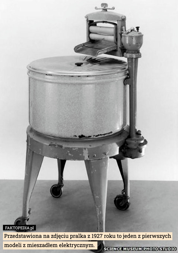 Przedstawiona na zdjęciu pralka z 1927 roku to jeden z pierwszych modeli z mieszadłem elektrycznym. 