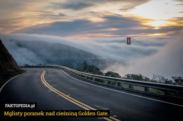 Mglisty poranek nad cieśniną Golden Gate. 