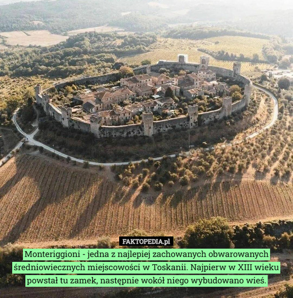 Monteriggioni - jedna z najlepiej zachowanych obwarowanych średniowiecznych miejscowości w Toskanii. Najpierw w XIII wieku powstał tu zamek, następnie wokół niego wybudowano wieś. 