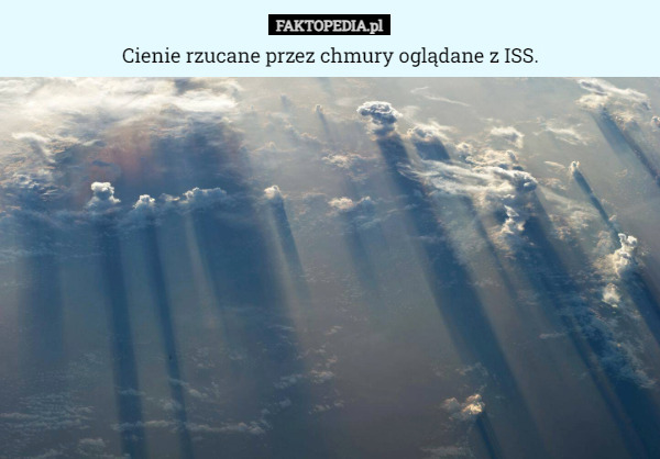 Cienie rzucane przez chmury oglądane z ISS. 